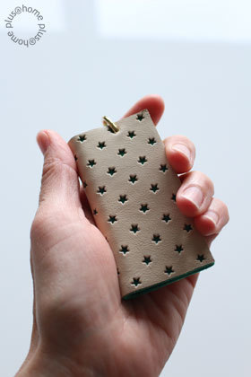 20230407_18073_iphone cardcase.jpg